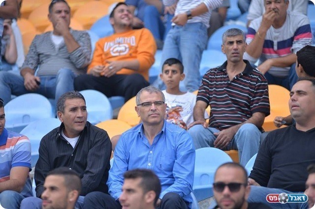 מה אתה אומר, אדוני ראש העיר? רפי בן שטרית במרכז (ארנון לוי)